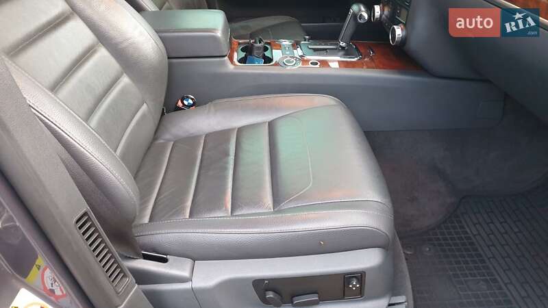 Внедорожник / Кроссовер Volkswagen Touareg 2010 в Хусте