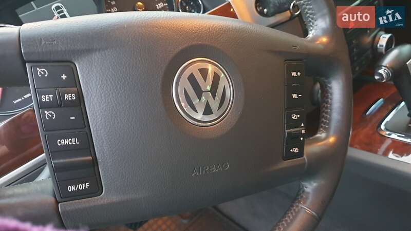 Внедорожник / Кроссовер Volkswagen Touareg 2010 в Хусте