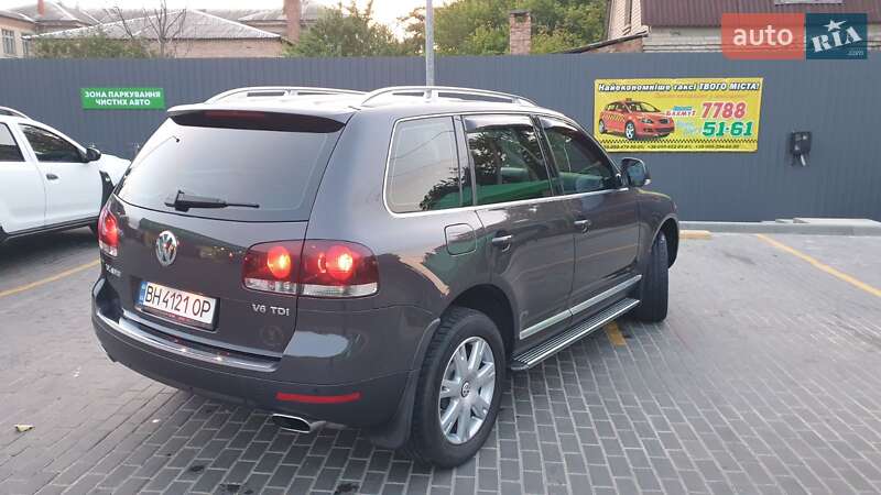 Внедорожник / Кроссовер Volkswagen Touareg 2010 в Хусте