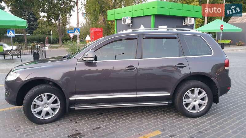 Внедорожник / Кроссовер Volkswagen Touareg 2010 в Хусте