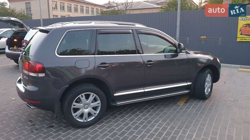 Внедорожник / Кроссовер Volkswagen Touareg 2010 в Хусте