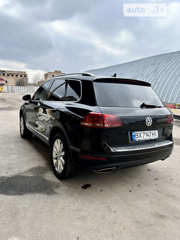 Позашляховик / Кросовер Volkswagen Touareg 2013 в Хмельницькому