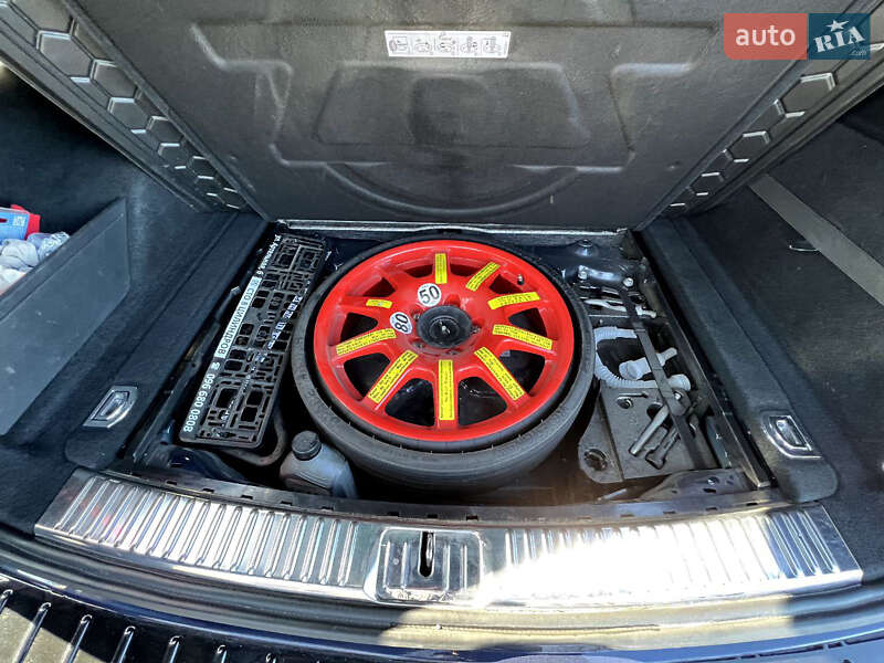 Внедорожник / Кроссовер Volkswagen Touareg 2013 в Днепре