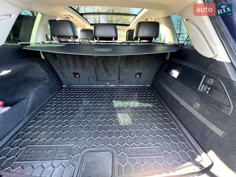 Внедорожник / Кроссовер Volkswagen Touareg 2013 в Днепре