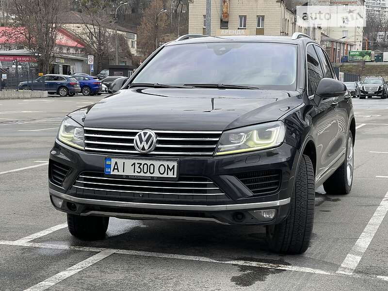 Позашляховик / Кросовер Volkswagen Touareg 2015 в Києві