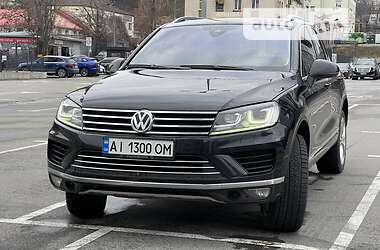 Позашляховик / Кросовер Volkswagen Touareg 2015 в Києві