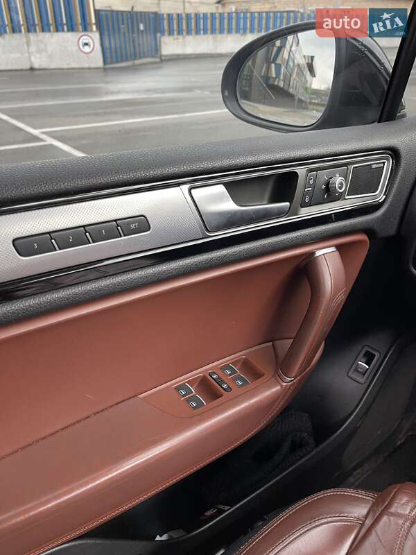 Внедорожник / Кроссовер Volkswagen Touareg 2015 в Киеве фото 27 Внедорожник / Кроссовер Volkswagen Touareg 2015 в Киеве