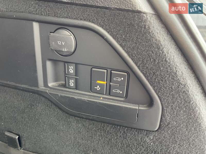 Внедорожник / Кроссовер Volkswagen Touareg 2015 в Киеве фото 32 Внедорожник / Кроссовер Volkswagen Touareg 2015 в Киеве