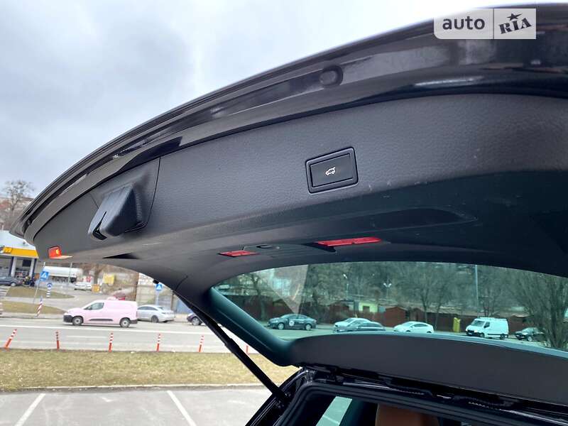 Позашляховик / Кросовер Volkswagen Touareg 2014 в Києві