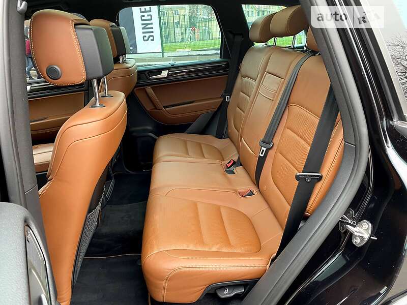 Позашляховик / Кросовер Volkswagen Touareg 2014 в Києві