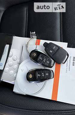 Позашляховик / Кросовер Volkswagen Touareg 2012 в 