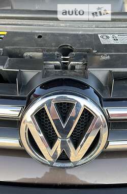 Позашляховик / Кросовер Volkswagen Touareg 2012 в 