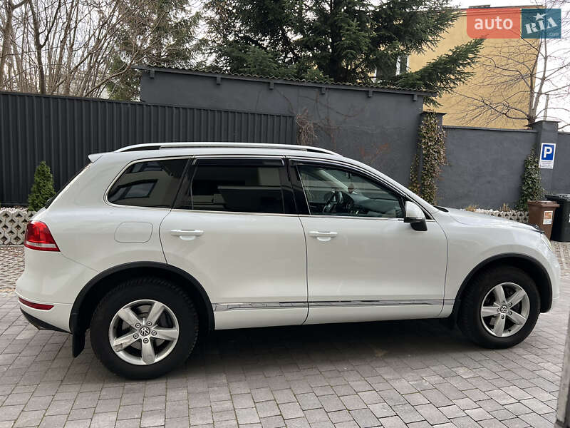 Внедорожник / Кроссовер Volkswagen Touareg 2013 в Львове