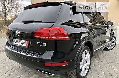 Внедорожник / Кроссовер Volkswagen Touareg 2011 в 