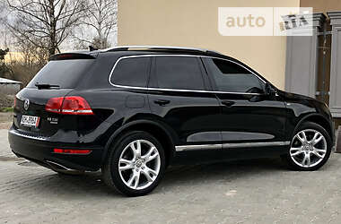 Внедорожник / Кроссовер Volkswagen Touareg 2011 в 