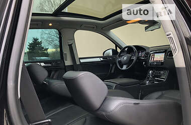 Внедорожник / Кроссовер Volkswagen Touareg 2011 в 