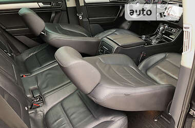 Внедорожник / Кроссовер Volkswagen Touareg 2011 в 