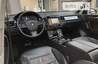 Внедорожник / Кроссовер Volkswagen Touareg 2011 в 