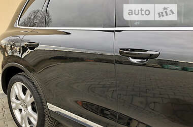 Внедорожник / Кроссовер Volkswagen Touareg 2011 в 