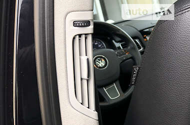Внедорожник / Кроссовер Volkswagen Touareg 2011 в 