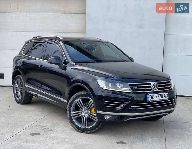 Внедорожник / Кроссовер Volkswagen Touareg 2016 в Сарнах
