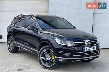 Внедорожник / Кроссовер Volkswagen Touareg 2016 в Сарнах