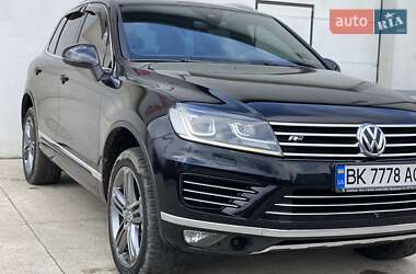 Внедорожник / Кроссовер Volkswagen Touareg 2016 в Сарнах