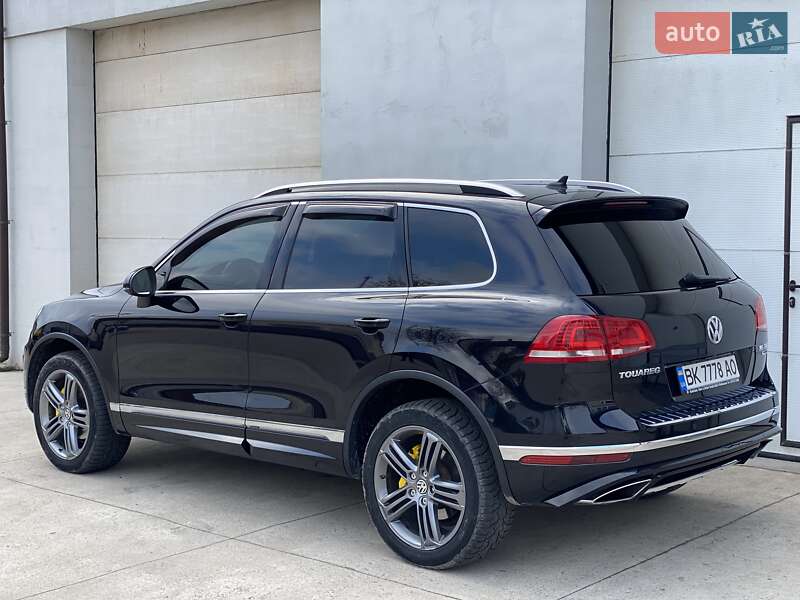 Внедорожник / Кроссовер Volkswagen Touareg 2016 в Сарнах