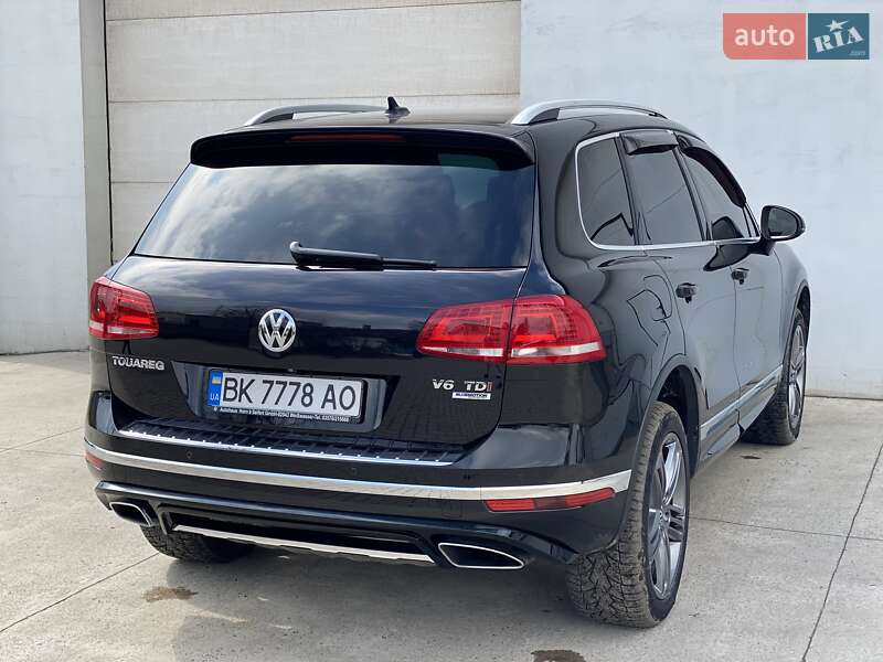 Внедорожник / Кроссовер Volkswagen Touareg 2016 в Сарнах