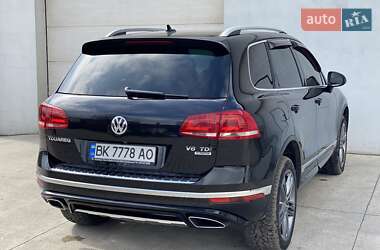 Внедорожник / Кроссовер Volkswagen Touareg 2016 в Сарнах