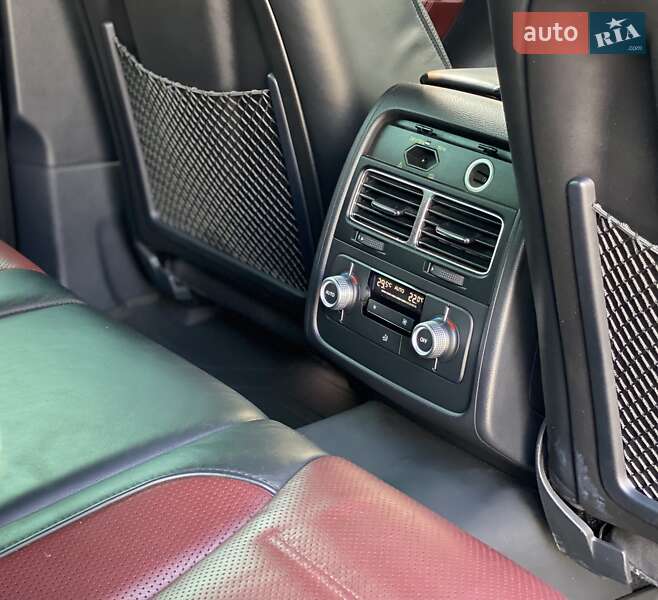 Внедорожник / Кроссовер Volkswagen Touareg 2016 в Сарнах