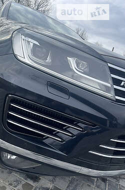 Позашляховик / Кросовер Volkswagen Touareg 2015 в  фото 2 Позашляховик / Кросовер Volkswagen Touareg 2015 в
