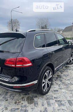 Позашляховик / Кросовер Volkswagen Touareg 2015 в  фото 18 Позашляховик / Кросовер Volkswagen Touareg 2015 в