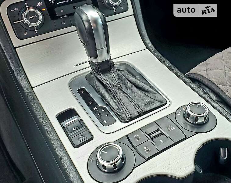 Внедорожник / Кроссовер Volkswagen Touareg 2010 в Запорожье