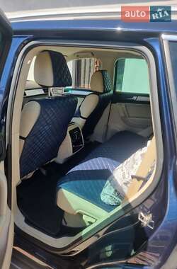 Внедорожник / Кроссовер Volkswagen Touareg 2011 в 
