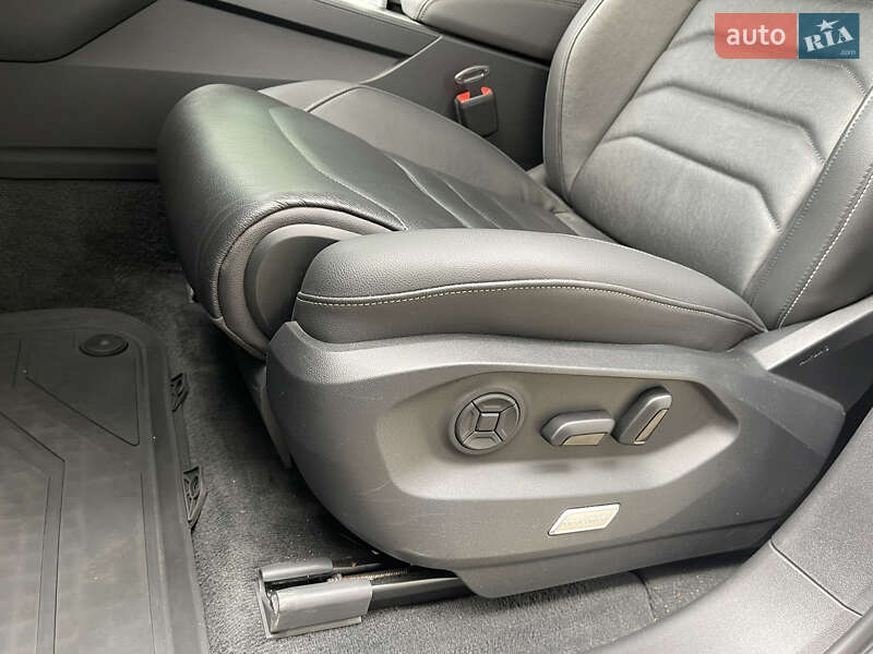 Внедорожник / Кроссовер Volkswagen Touareg 2020 в Харькове