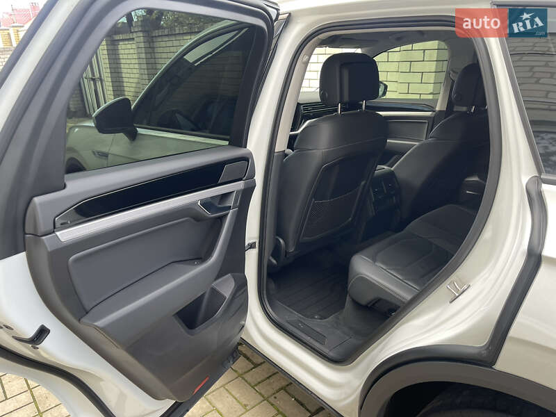 Внедорожник / Кроссовер Volkswagen Touareg 2020 в Харькове