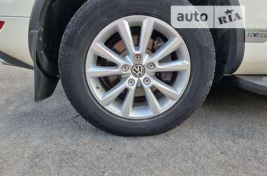 Внедорожник / Кроссовер Volkswagen Touareg 2011 в Харькове