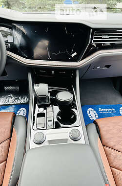 Позашляховик / Кросовер Volkswagen Touareg 2023 в 