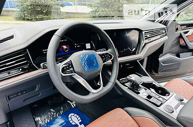Позашляховик / Кросовер Volkswagen Touareg 2023 в 
