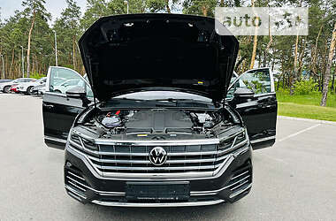 Позашляховик / Кросовер Volkswagen Touareg 2023 в 