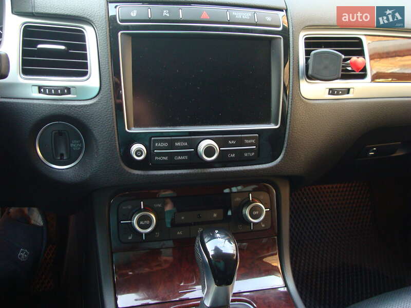 Внедорожник / Кроссовер Volkswagen Touareg 2015 в Шепетовке