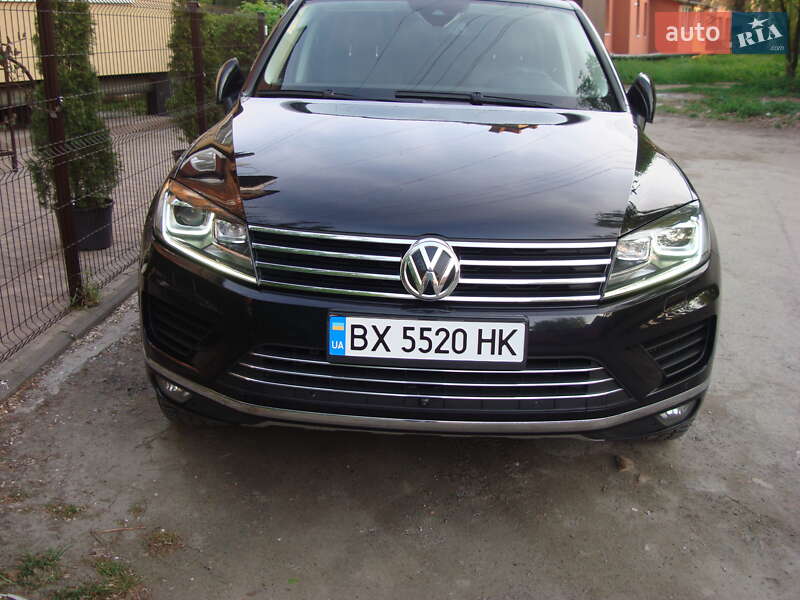 Внедорожник / Кроссовер Volkswagen Touareg 2015 в Шепетовке