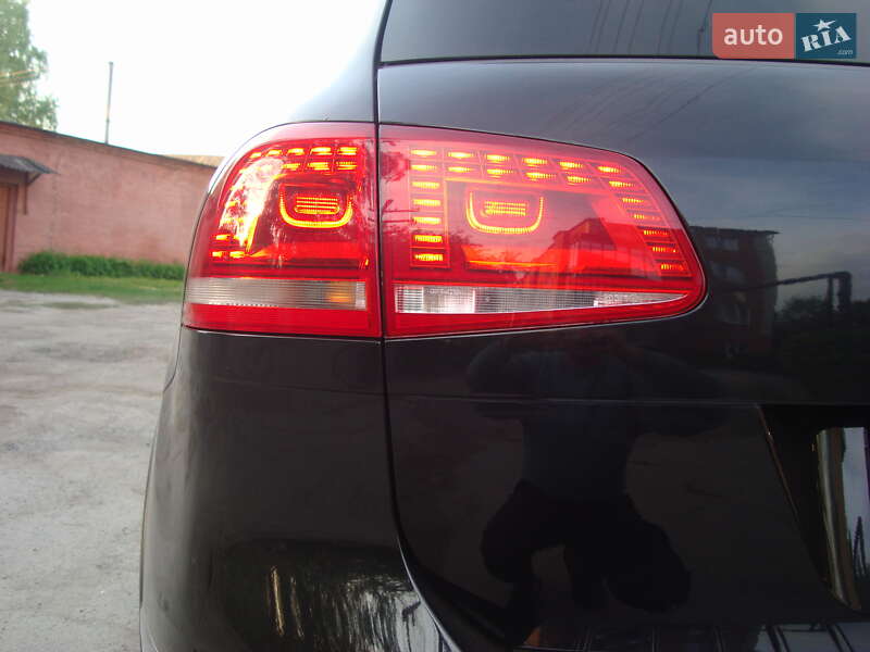 Внедорожник / Кроссовер Volkswagen Touareg 2015 в Шепетовке