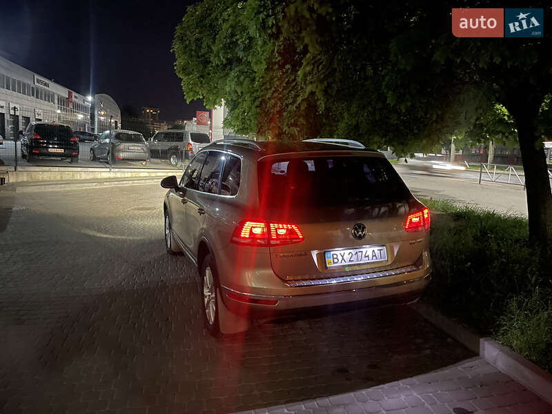Внедорожник / Кроссовер Volkswagen Touareg 2015 в Хмельницком