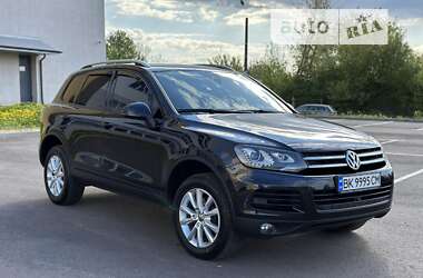 Позашляховик / Кросовер Volkswagen Touareg 2011 в Рівному