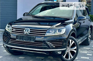 Позашляховик / Кросовер Volkswagen Touareg 2016 в 