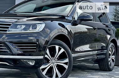 Позашляховик / Кросовер Volkswagen Touareg 2016 в 