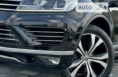 Позашляховик / Кросовер Volkswagen Touareg 2016 в 