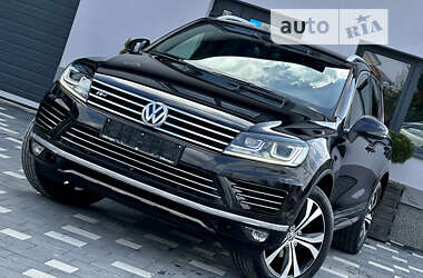 Позашляховик / Кросовер Volkswagen Touareg 2016 в 